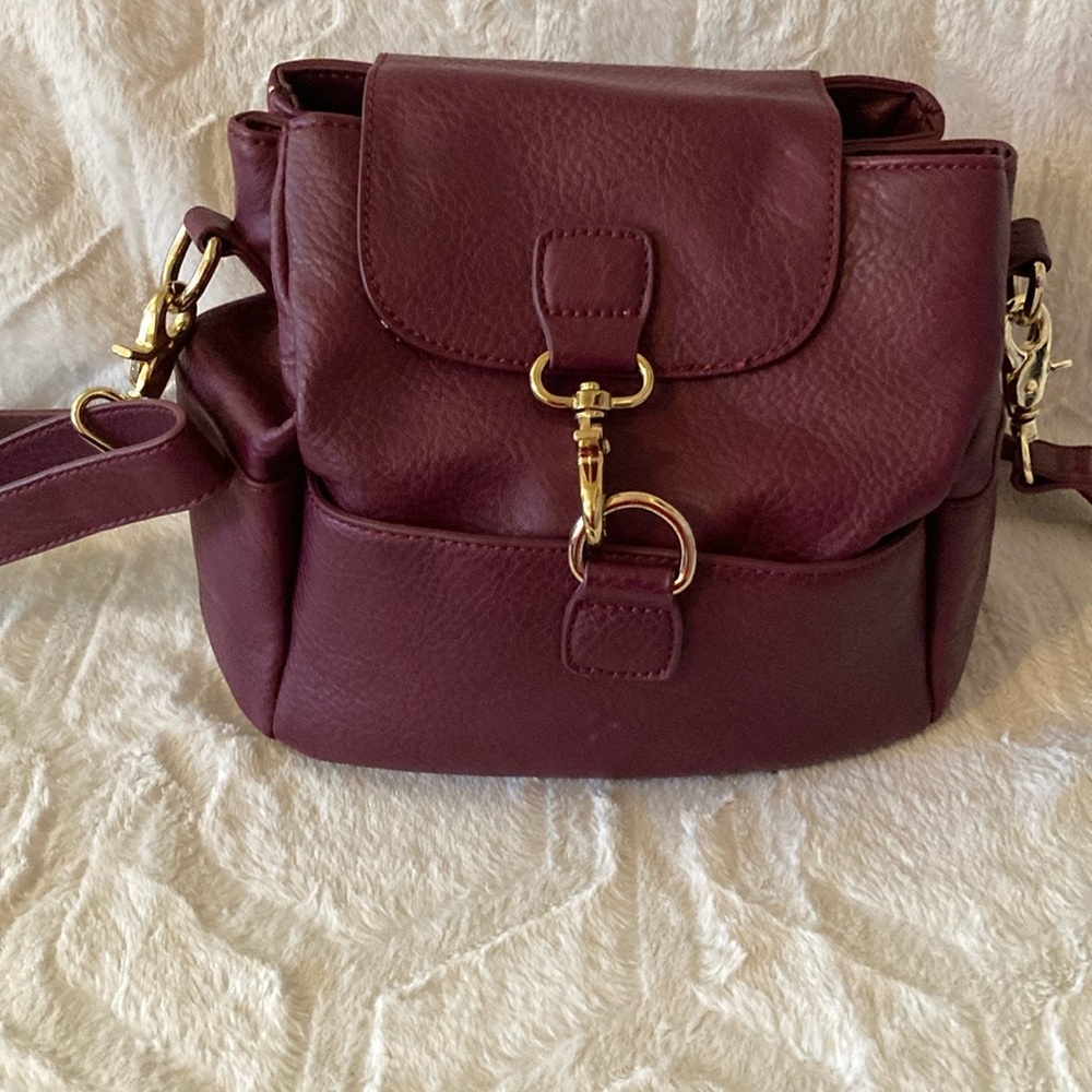 Preloved crossbody  Free Poeple. color purple maroon vegan